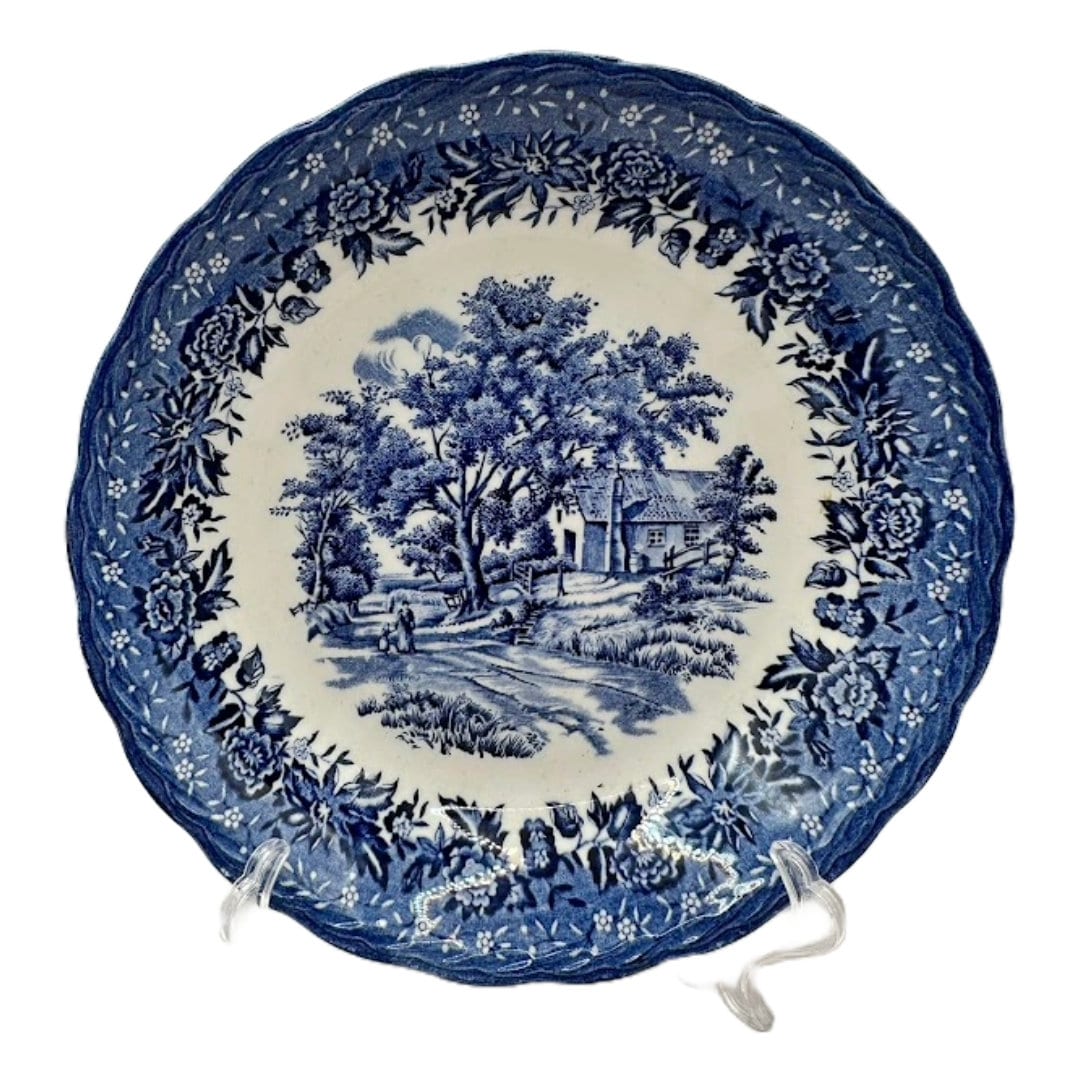 Beautiful Staffordshire Country Style Porcelain Set: 1 Plate, 4 Bowls