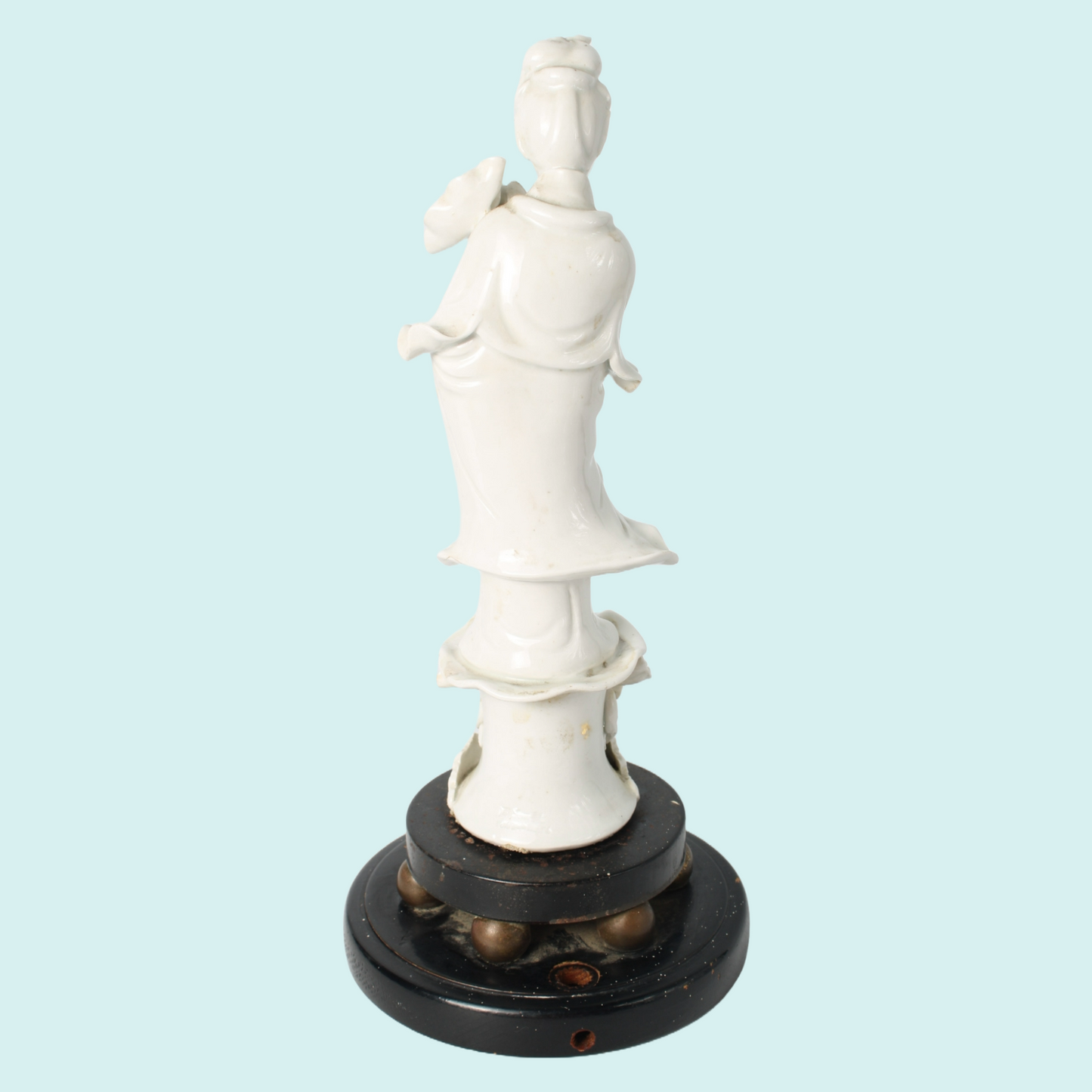 Antique Chinese Guanyin porcelain statue – blanc-de-Chine goddess of compassion