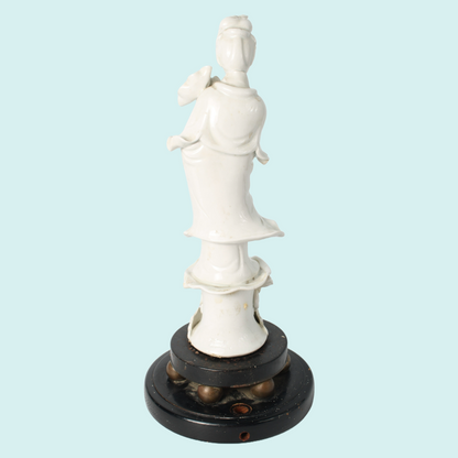 Antique Chinese Guanyin porcelain statue – blanc-de-Chine goddess of compassion