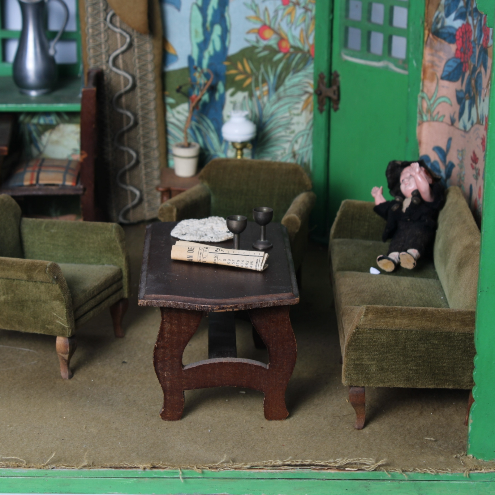 Antique Green Dollhouse Room ca. 1935–1950 | Detailed Miniature Living Room