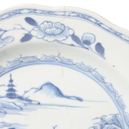 Stunning Antique Chinese Porcelain Plate - Qing Dynasty