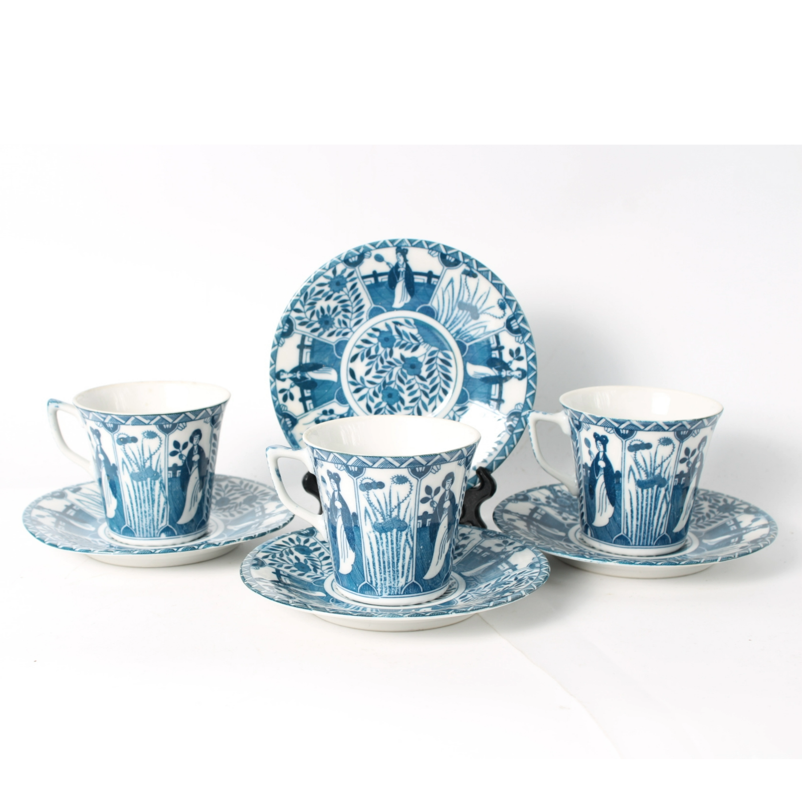 Beautiful 18th-Century Chinese Export Porcelain Cup and Saucer Set | Antique