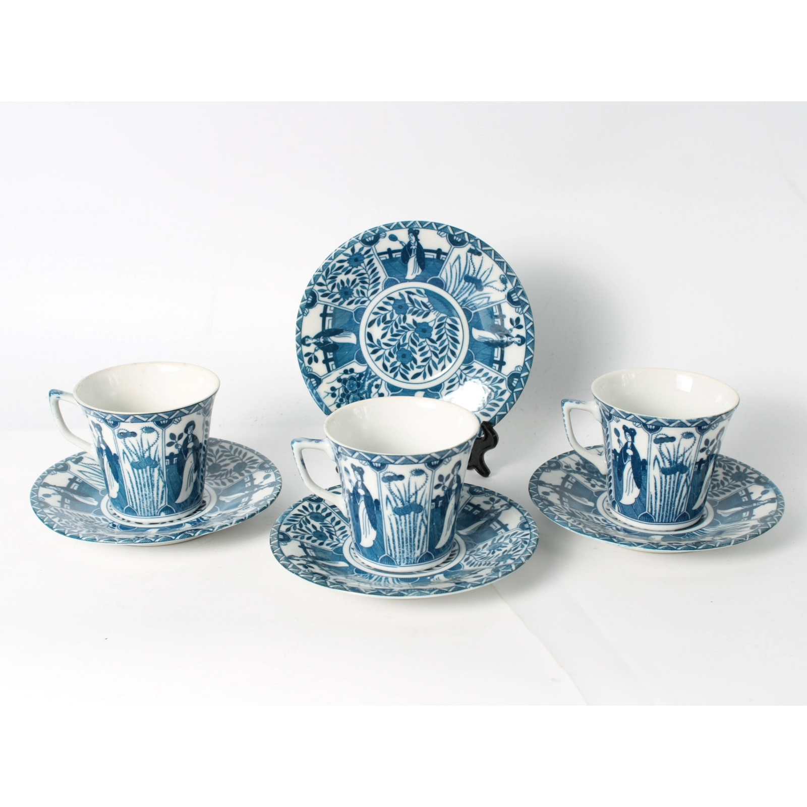 Beautiful 18th-Century Chinese Export Porcelain Cup and Saucer Set | Antique