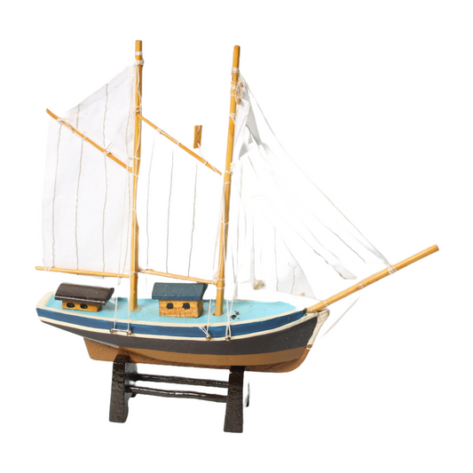 Vintage Model Ship - Handcrafted Maritime Art - Classic Nautical Decor - 20 cm T
