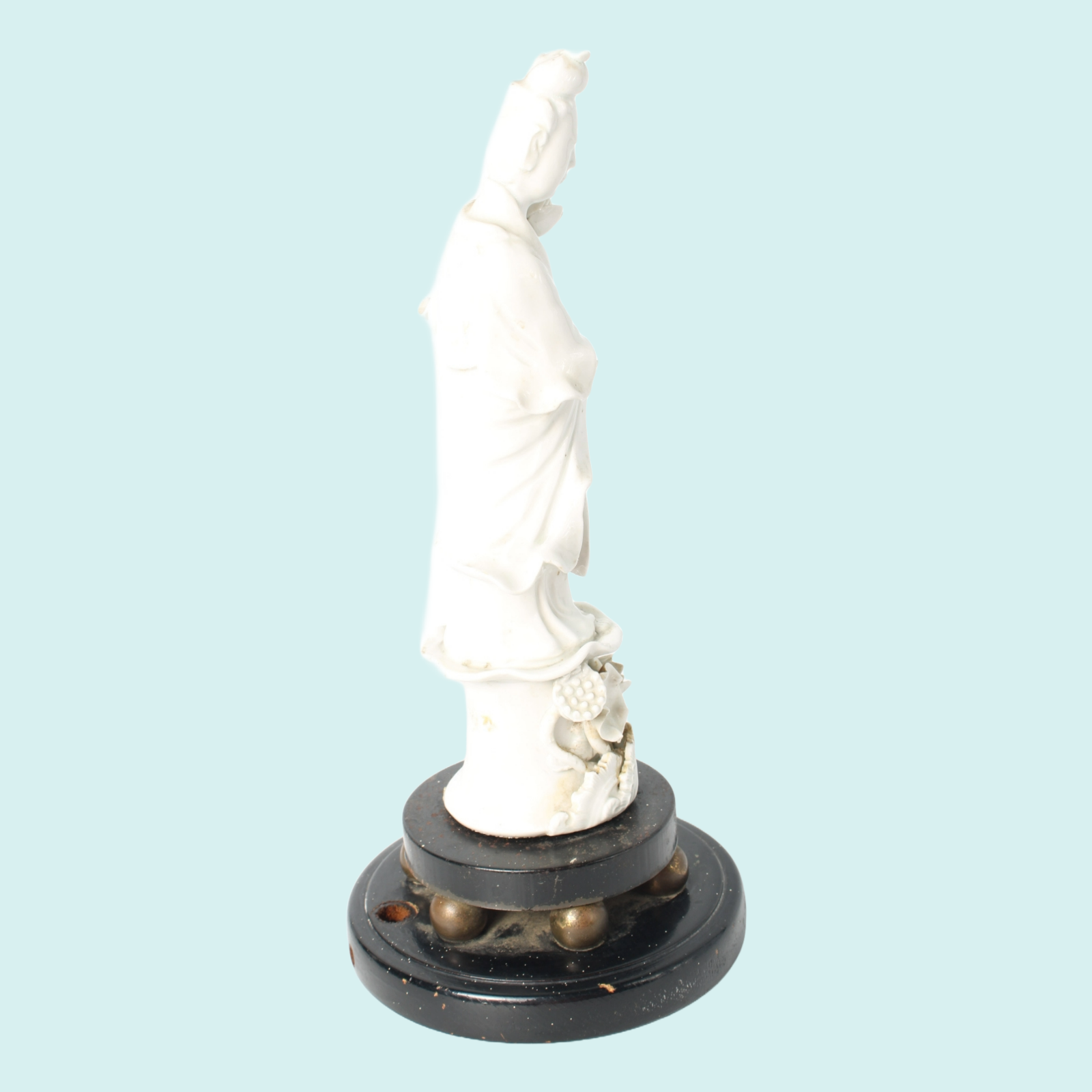 Antique Chinese Guanyin porcelain statue – blanc-de-Chine goddess of compassion