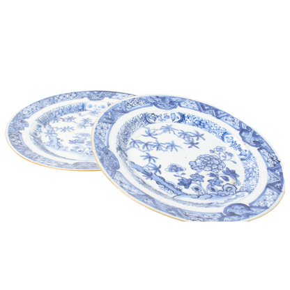 Pair of antique Chinese porcelain plates Qing dynasty – Kangxi style – ca. 1700–