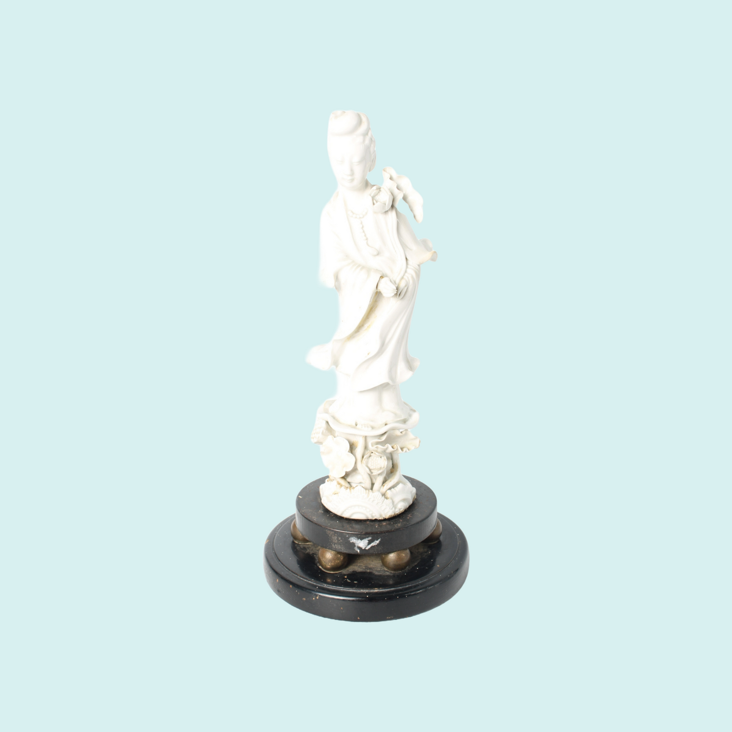Antique Chinese Guanyin porcelain statue – blanc-de-Chine goddess of compassion
