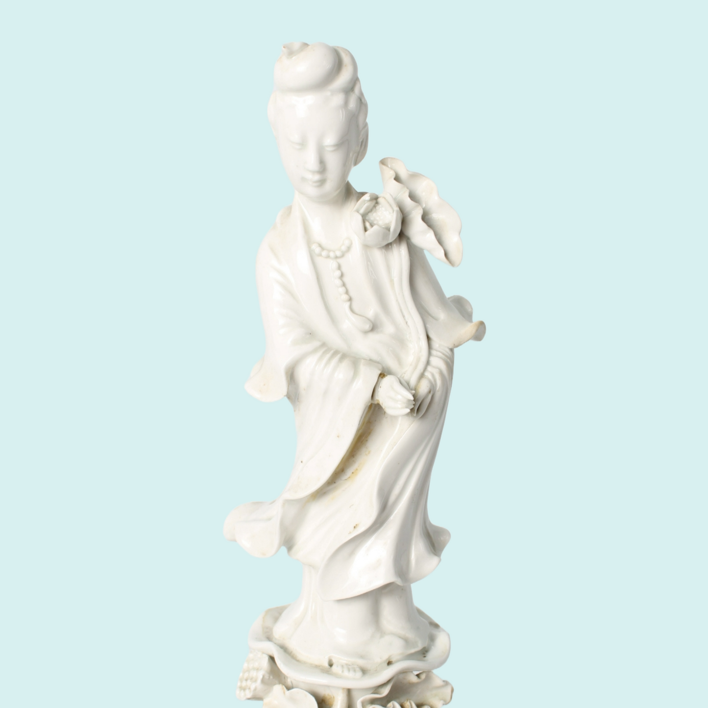 Antique Chinese Guanyin porcelain statue – blanc-de-Chine goddess of compassion