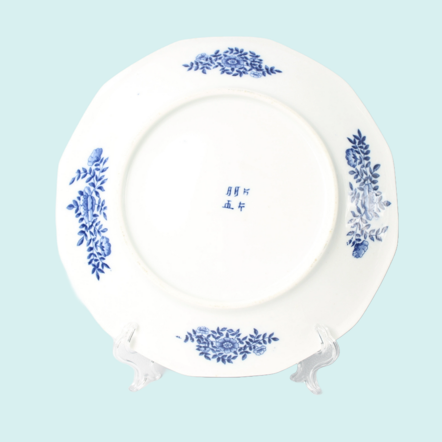 Chinese Porcelain Plate – 21 cm Diameter – Detailed Hand-Painted Blue and White
