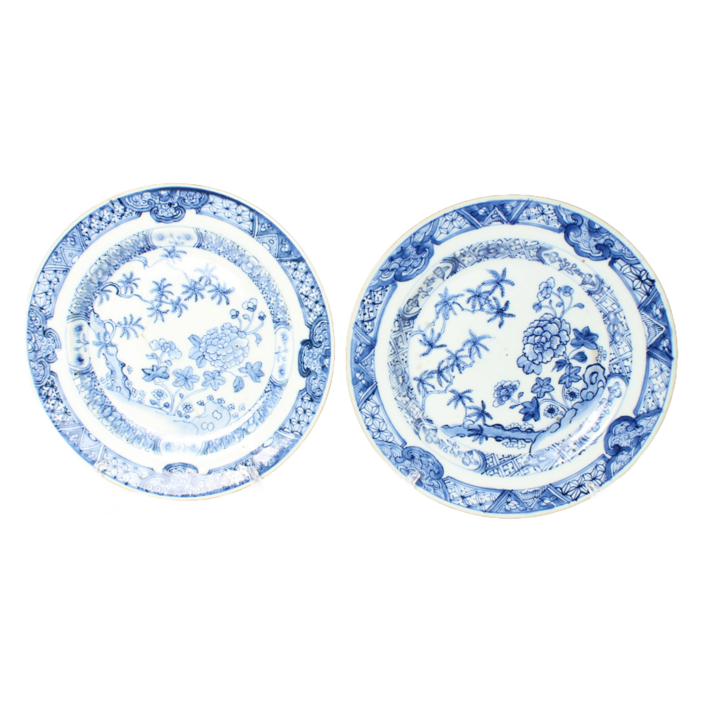 Pair of antique Chinese porcelain plates Qing dynasty – Kangxi style – ca. 1700–