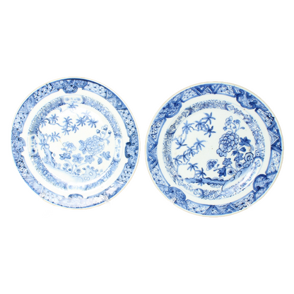 Pair of antique Chinese porcelain plates Qing dynasty – Kangxi style – ca. 1700–
