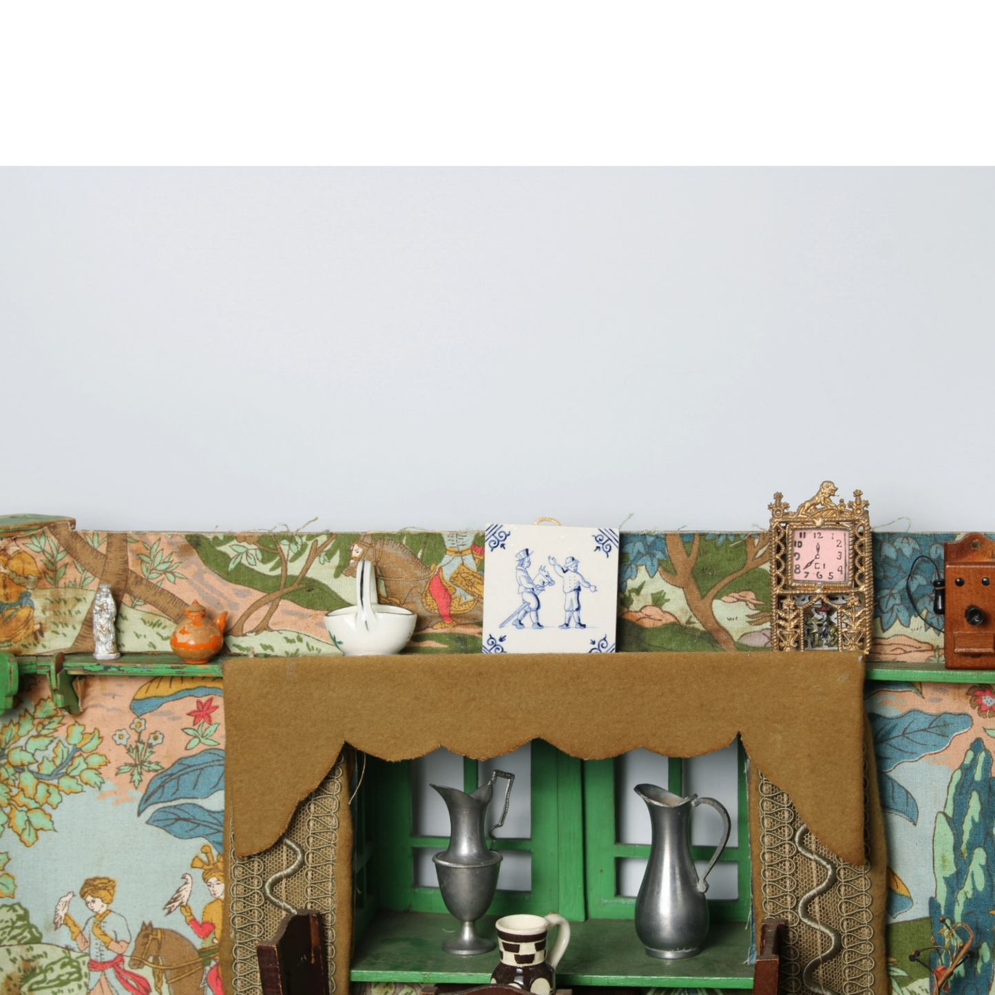 Antique Green Dollhouse Room ca. 1935–1950 | Detailed Miniature Living Room
