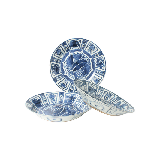 Set of Three Chinese Wanli-Style Blue and White Kraak Porcelain Dishes – 18th C