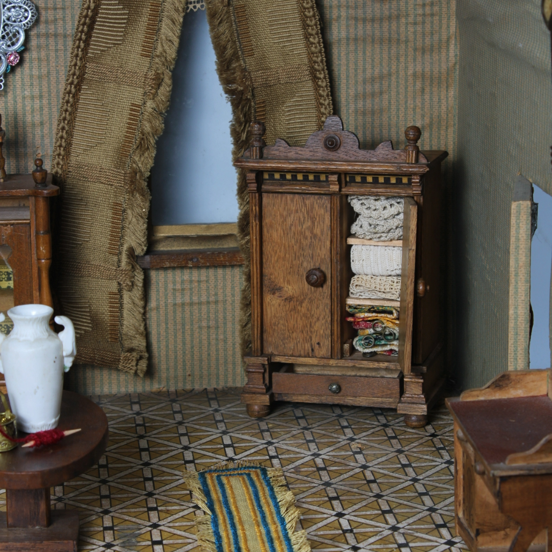 Antique Wooden Dollhouse "Villa Betsie" | Early 20th Century | Furnished