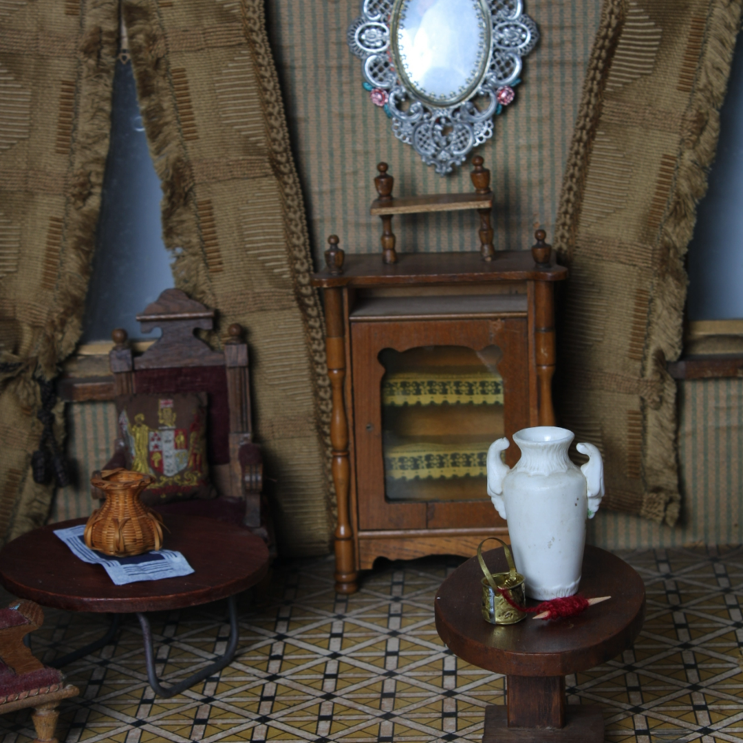 Antique Wooden Dollhouse "Villa Betsie" | Early 20th Century | Furnished