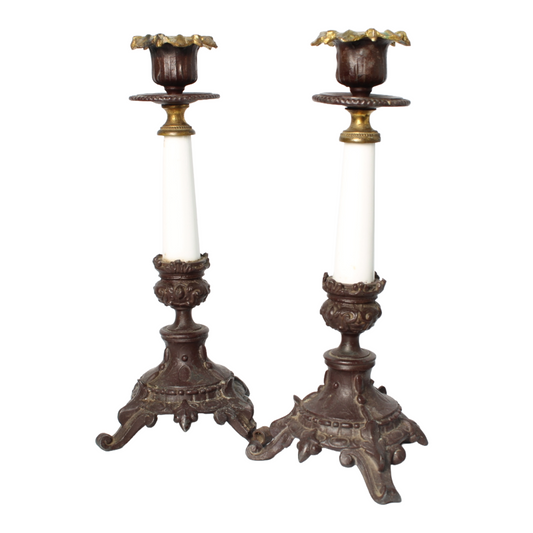 Paar Antieke Franse Kandelaars met Opaalglas – ca. 1875–1900