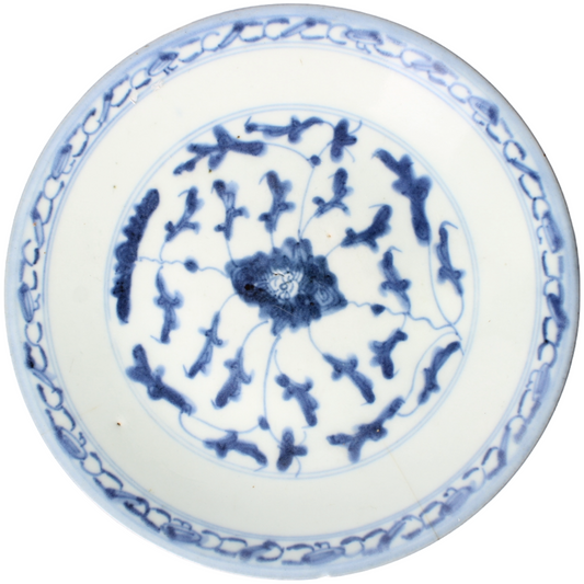Chinese Swatow Porcelain Plate – Zhangzhou Type, Late Ming Dynasty (ca. 1580–1620)