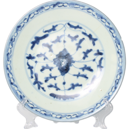 Chinese Swatow Porcelain Plate – Zhangzhou Type, Late Ming Dynasty (ca. 1580–1620)