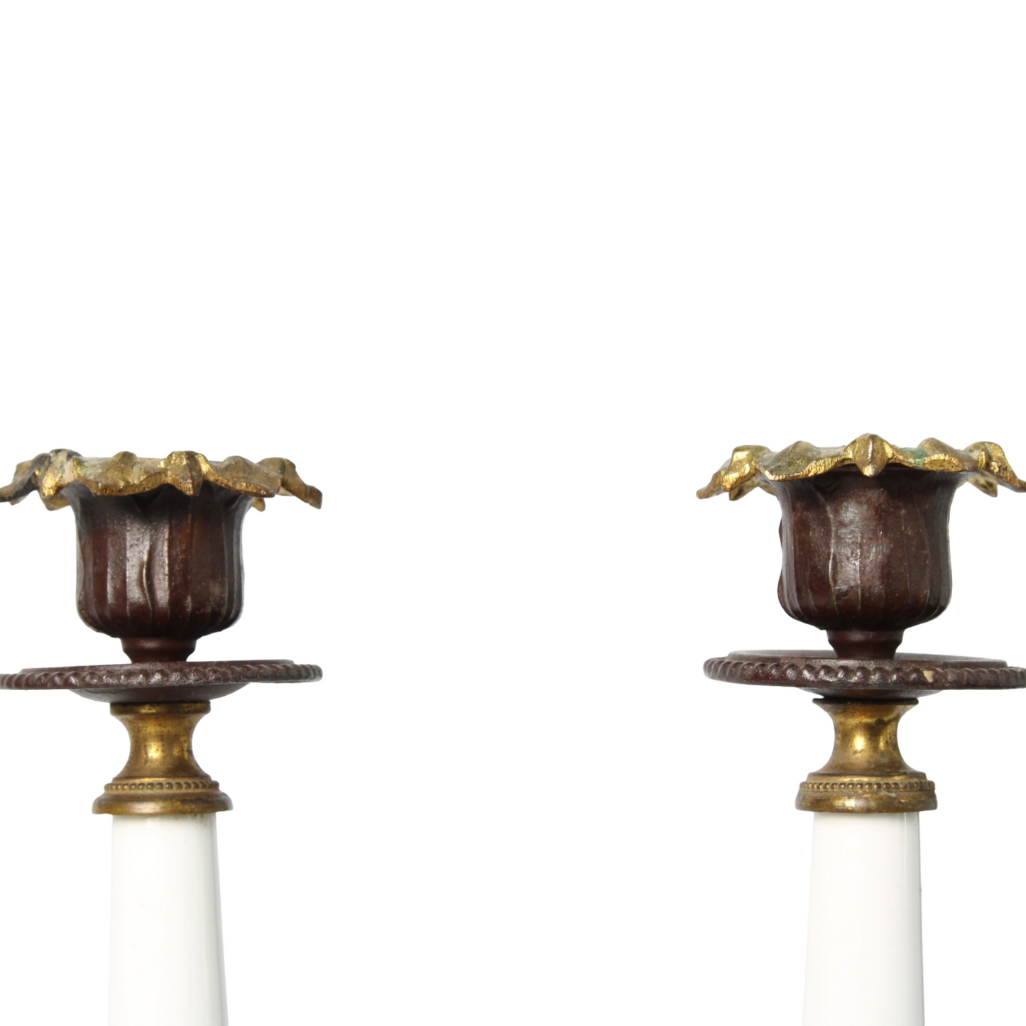 Paar Antieke Franse Kandelaars met Opaalglas – ca. 1875–1900