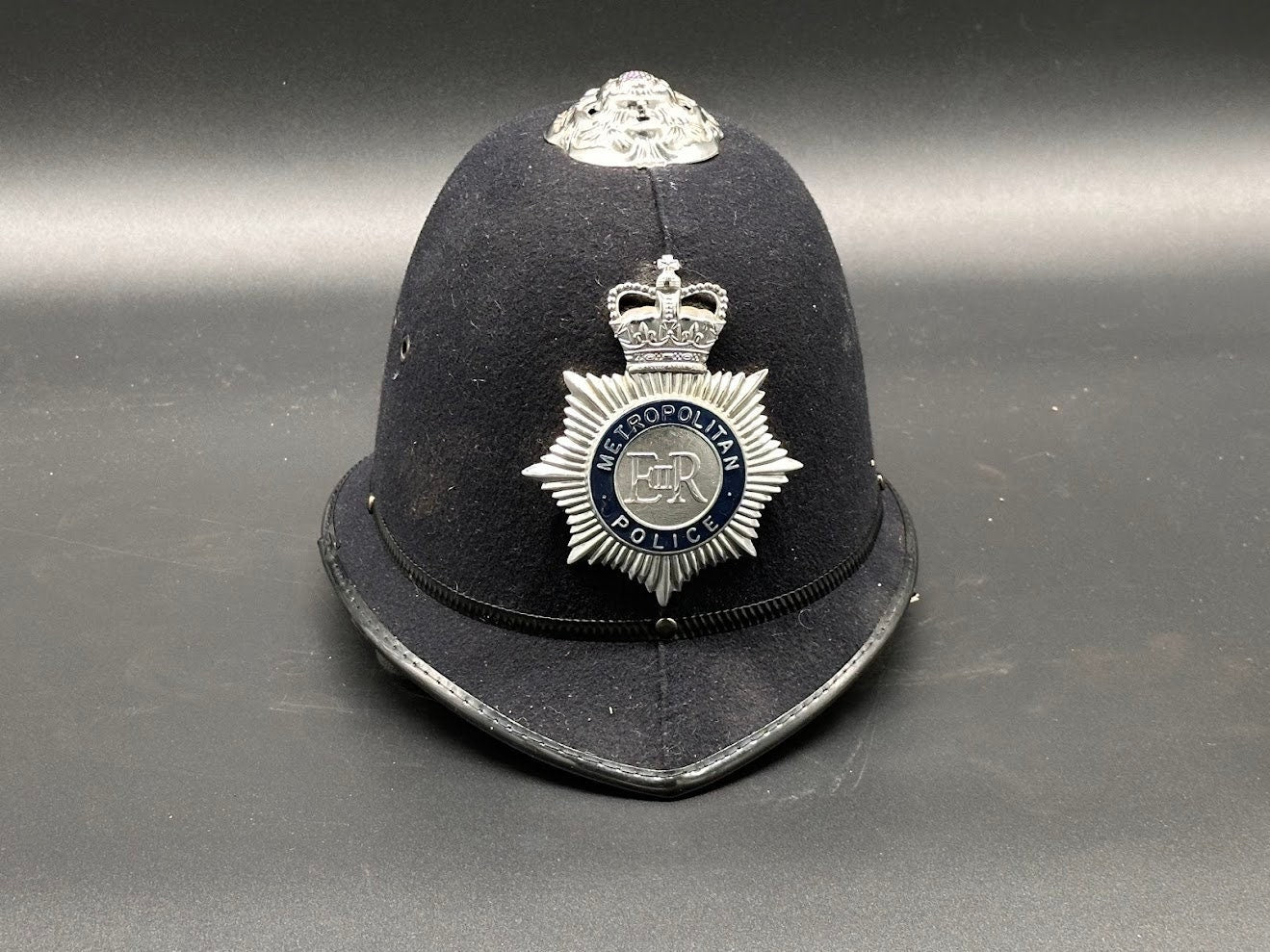 Engelse Politiehelm - Bobbyhelm - Met logo Elisabeth II - Vintage - Gratis verzending