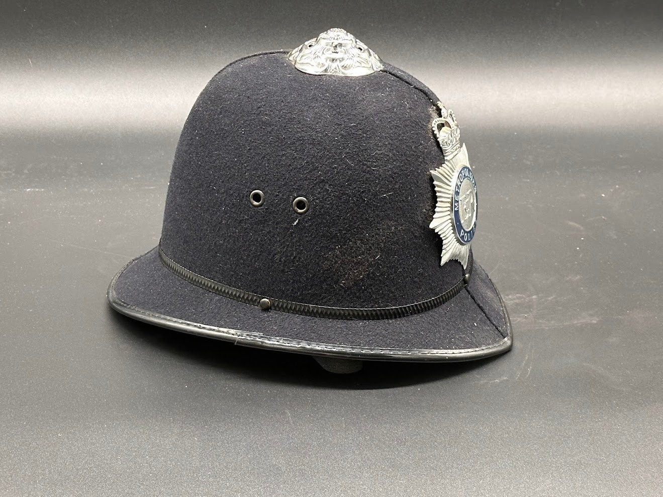 Engelse Politiehelm - Bobbyhelm - Met logo Elisabeth II - Vintage - Gratis verzending