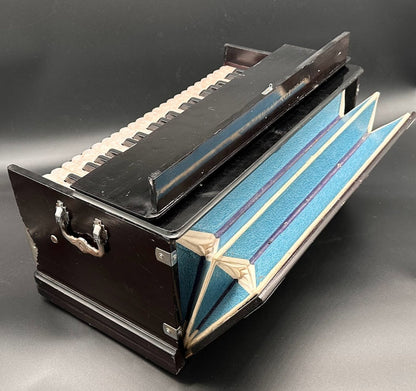 Vintage Harmonium - French Origin - 1950s/60s - Working condition - Beautiful copy!