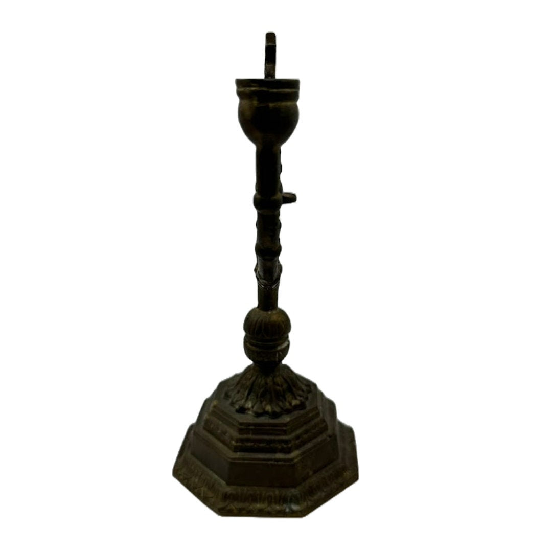 Vooroorlogse Joodse Menorah - Symbool van Veerkracht en Geloof