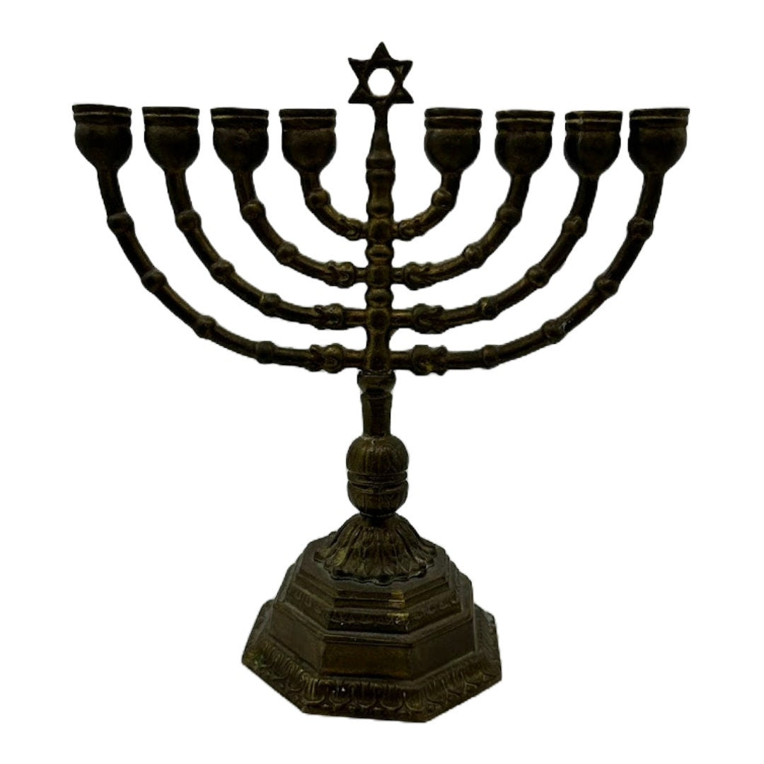 Vooroorlogse Joodse Menorah - Symbool van Veerkracht en Geloof