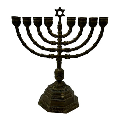 Vooroorlogse Joodse Menorah - Symbool van Veerkracht en Geloof