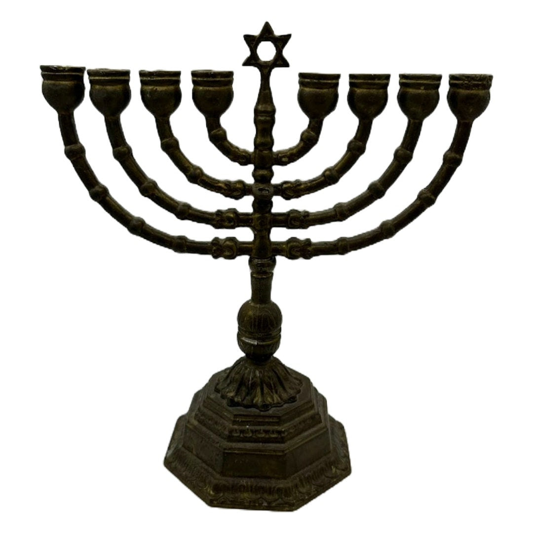 Vooroorlogse Joodse Menorah - Symbool van Veerkracht en Geloof