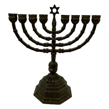 Vooroorlogse Joodse Menorah - Symbool van Veerkracht en Geloof