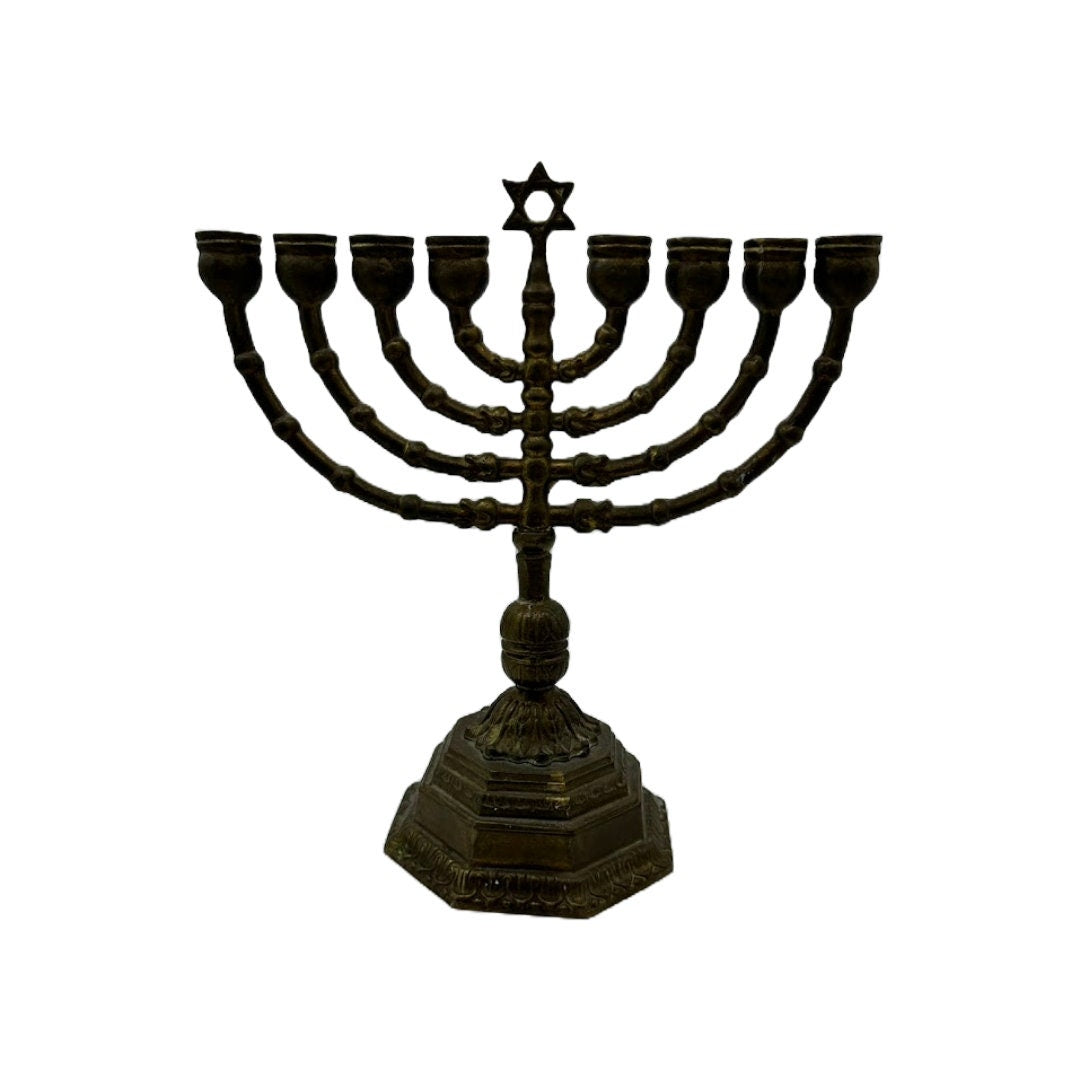 Vooroorlogse Joodse Menorah - Symbool van Veerkracht en Geloof
