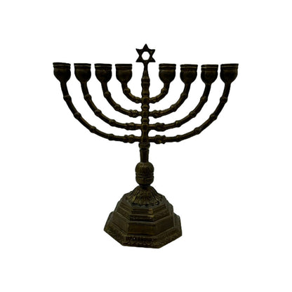 Vooroorlogse Joodse Menorah - Symbool van Veerkracht en Geloof
