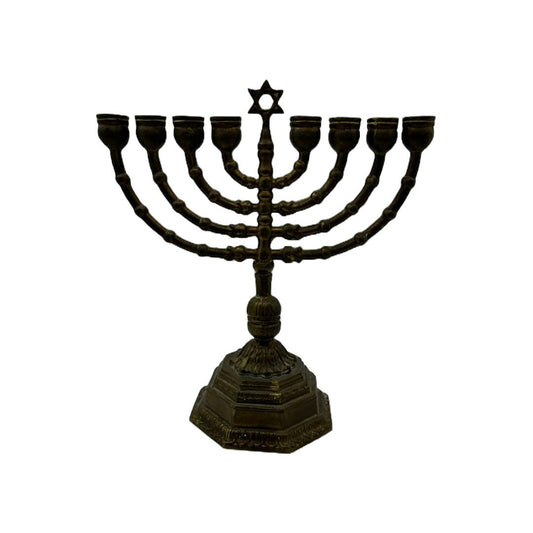 Vooroorlogse Joodse Menorah - Symbool van Veerkracht en Geloof