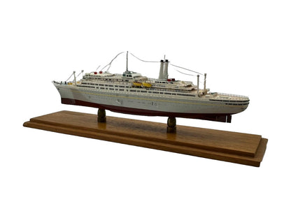 Ontdek het SS Rotterdam Model Schip - Gedetailleerde Replica van Maritieme Geschiedenis!