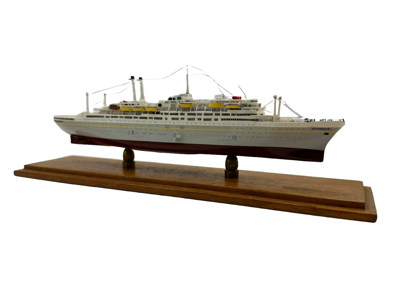 Ontdek het SS Rotterdam Model Schip - Gedetailleerde Replica van Maritieme Geschiedenis!