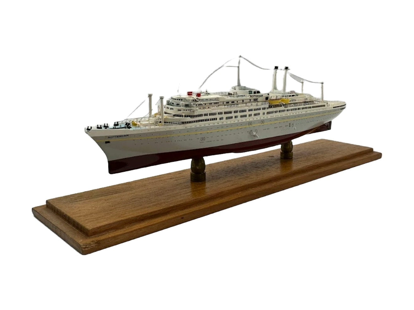 Ontdek het SS Rotterdam Model Schip - Gedetailleerde Replica van Maritieme Geschiedenis!