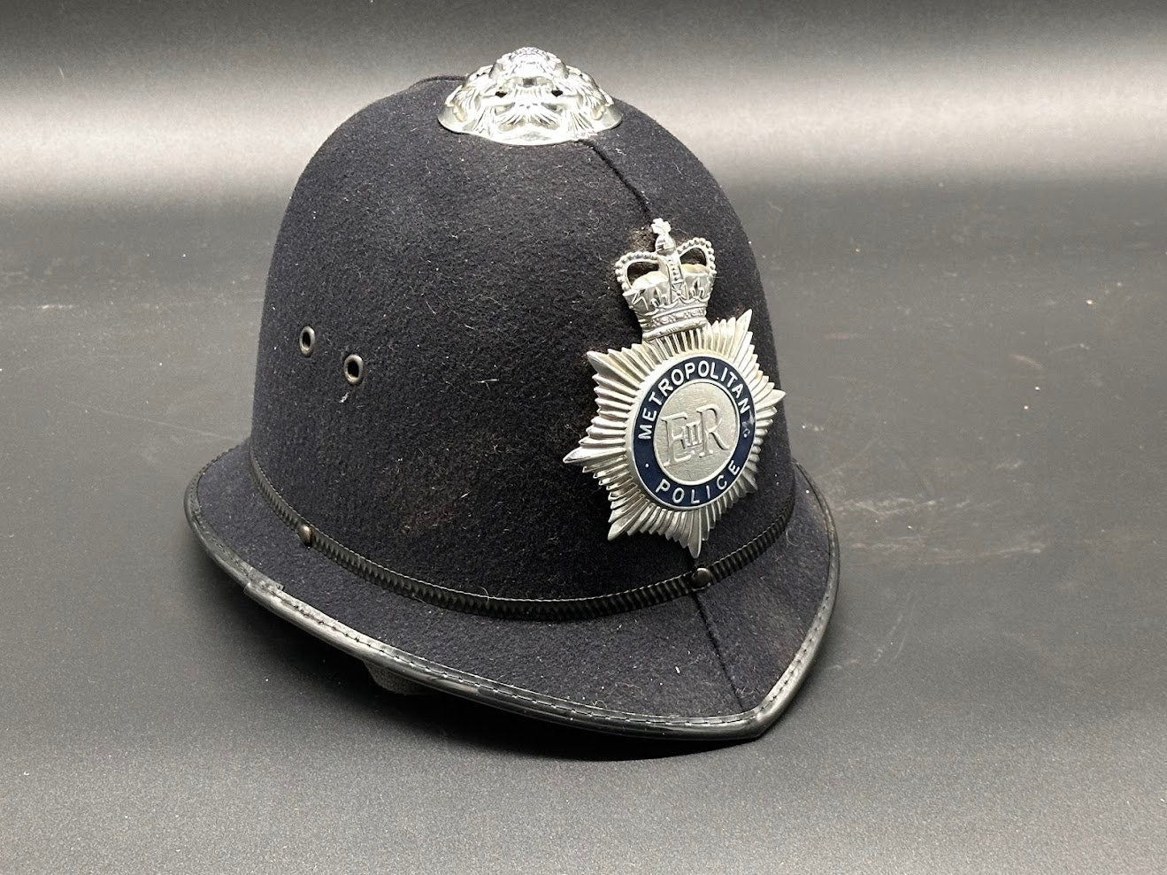 Engelse Politiehelm - Bobbyhelm - Met logo Elisabeth II - Vintage - Gratis verzending