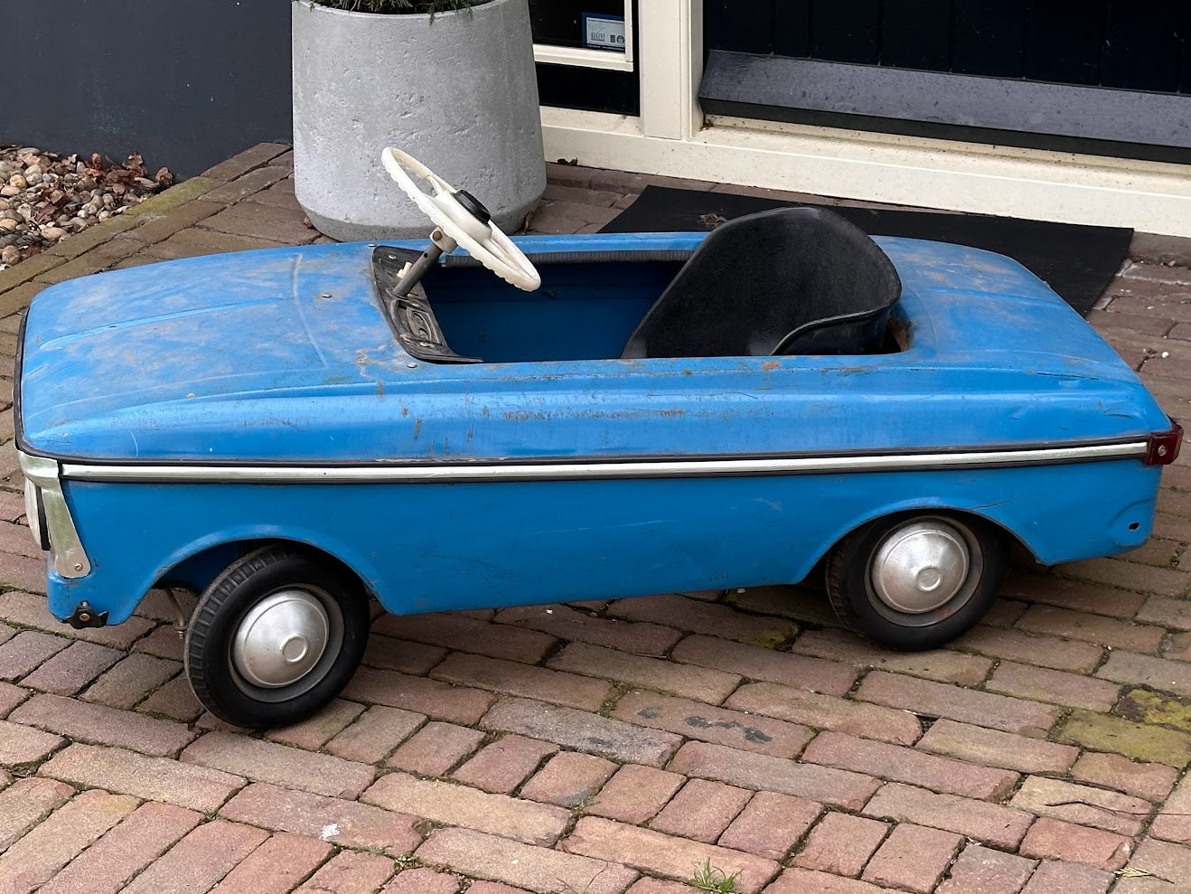 Moskvich Pedal Car - Moskvich Pedalcar - 1974 - Unique find - Barnfind - Mancave - Father's Day Gift - Eye-catcher - Car enthusiast
