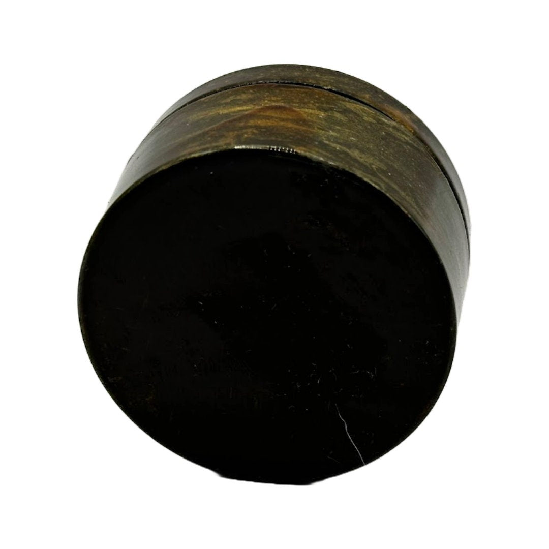 Beautiful Asian Lacquer Box - A Timeless Masterpiece!