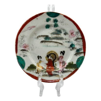 Beautiful Hand-painted Chinese Plate with Traditional Costumes