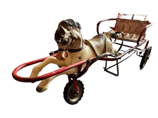 Vintage Paarden Trapauto: Een Nostalgisch Avontuur voor Jonge Ontdekkers!