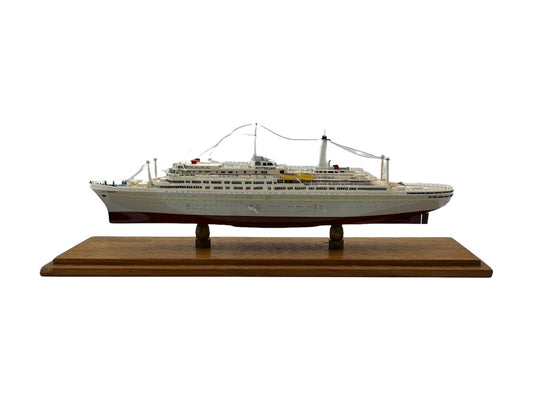 Ontdek het SS Rotterdam Model Schip - Gedetailleerde Replica van Maritieme Geschiedenis!
