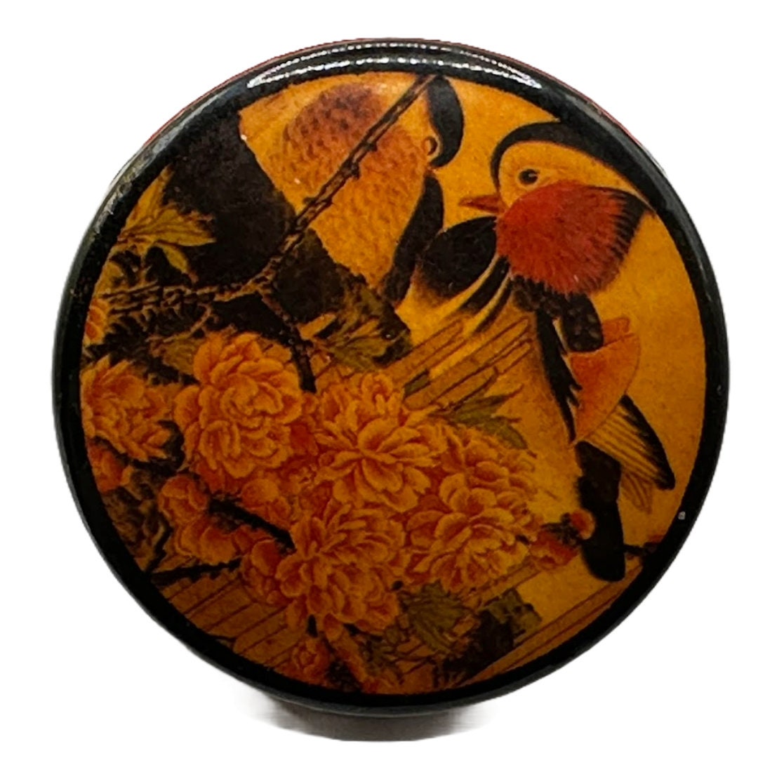 Beautiful Asian Lacquer Box - A Timeless Masterpiece!