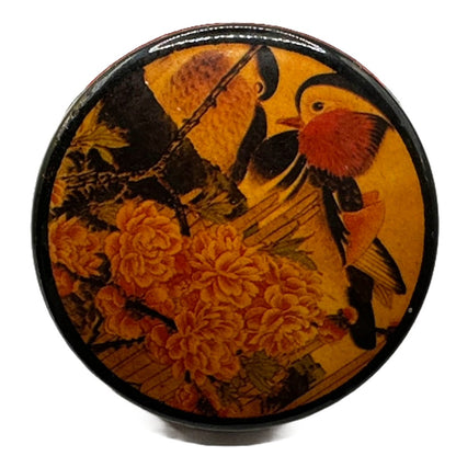 Beautiful Asian Lacquer Box - A Timeless Masterpiece!