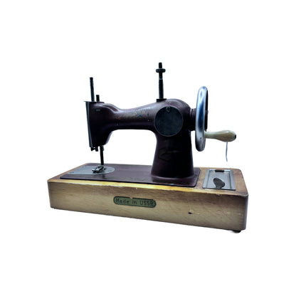 Prachtige Vintage Kinder Naaimachine Model Singer - Een Tijdloos Geschenk voor Creatieve Zielen!