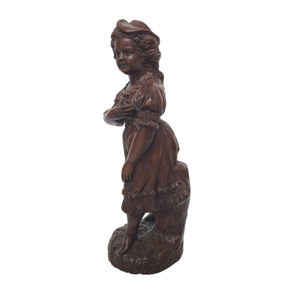 Decoratief Beeld van een Victoriaans Geklede Meisje - Gesigneerd - 28 cm Hoog