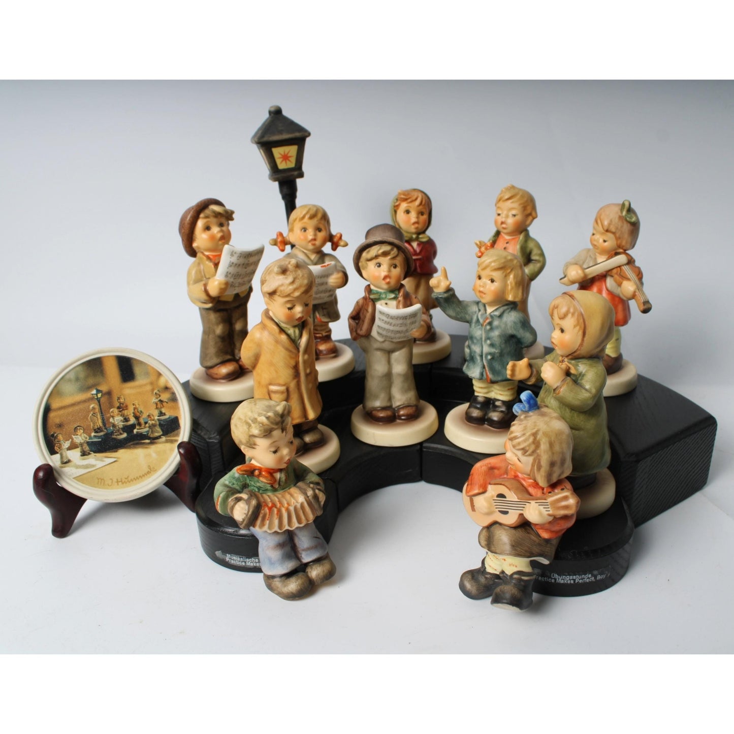 Hummel Club Children's Choir Collectors Set - Limited Edition - German Craftsmanship - Complete with Display Podium - Free Shipping