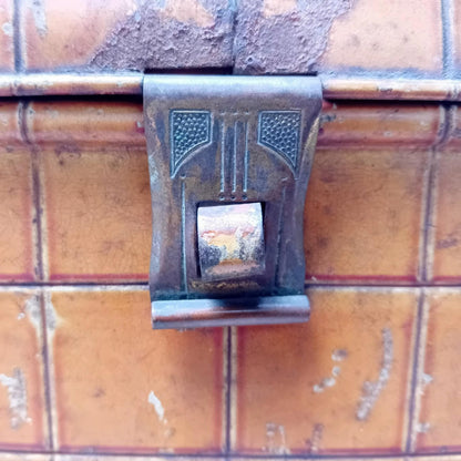 Vintage Metalen Lunchbox met Handvat en Slot, Circa 1920