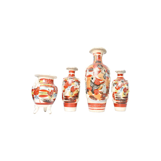 Set van Vier Traditionele Japanse Satsuma Vazen, Handgeschilderd, Circa Laat 19e Eeuw, Antieke Decoratieve Objecten met Geisha en Krijgers